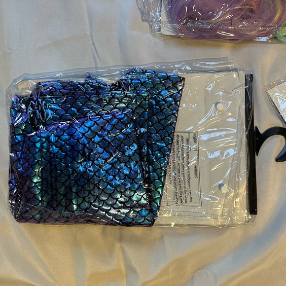 Leg Avenue Iridescent Mermaid Costume Set - Picture 5 of 7